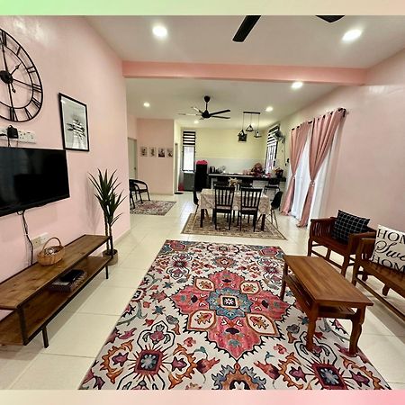 Cassaneyna Homestay Kuantan Exterior photo